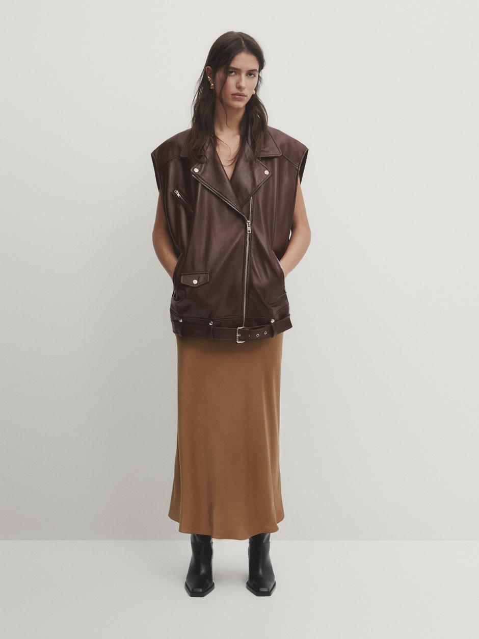 Foto: Massimo Dutti, oversized smeđi motoristički prsluk (349 eura) | Autor: Massimo Dutti