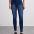 FOTO: Tamnoplave traperice savršen su spoj elegancije i ležernosti. Izdvojili smo najljepše