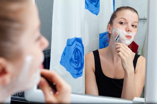 Evo zašto bismo trebale brijati lice