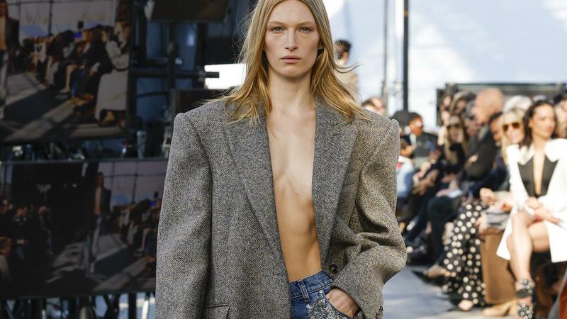 FOTO: Nisi za haljine od &scaron;ljokica? Evo najboljih traperica sa &scaron;ljokicama koje nosimo za blagdane