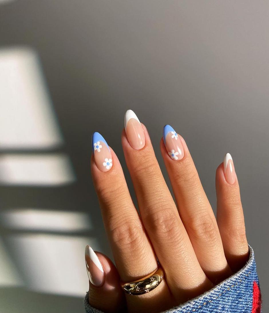 Foto: Instagram @amyle.nails, cvjetna francuska manikura | Autor: 