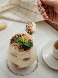 Tiramisu sa zobenim pahuljicama