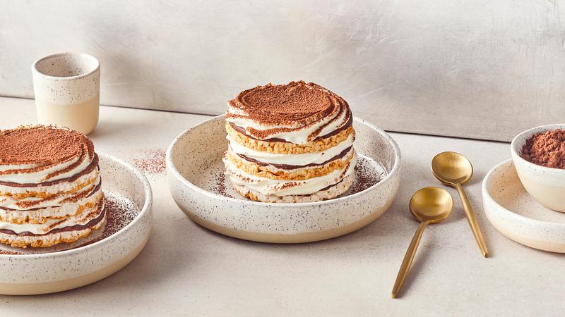 Tiramisu s ri&zcaron;inim krekerima?! Malo smo skepti&ccaron;ni, ali je hit na dru&scaron;tvenim mre&zcaron;ama. Evo za&scaron;to ga zagovaraju