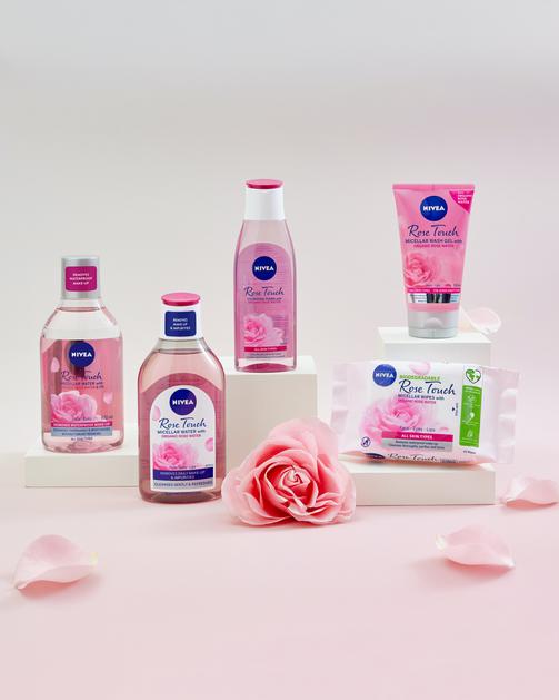 Trenutno osvježenje, prirodni sjaj i njegovana koža uz NIVEA Rose Touch proizvode s organskom ružinom vodicom