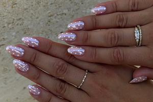 FOTO: Točkice su sletjele i na naše nokte, evo najljepših točkastih manikura