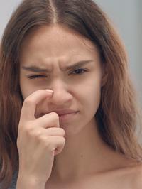Neverbalna komunikacija: Što otkriva dodirivanje nosa?