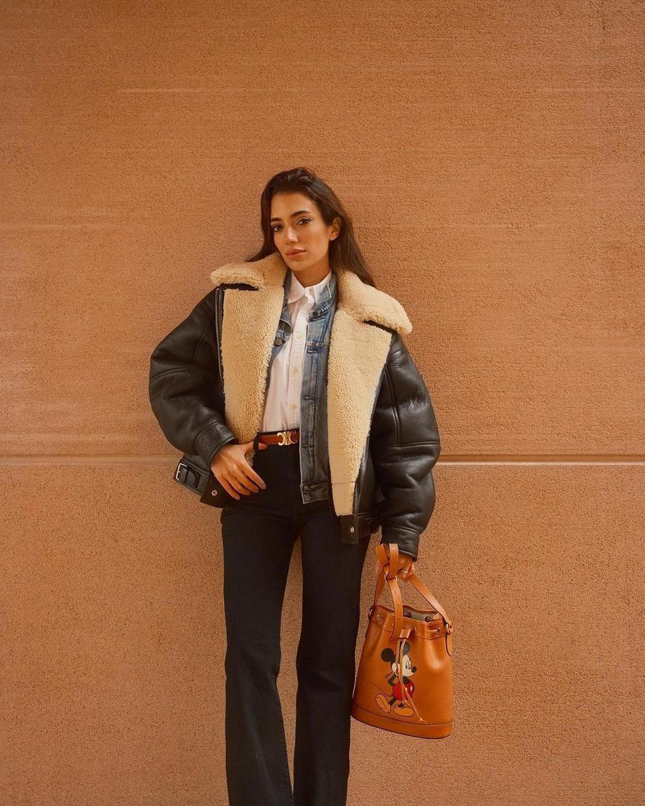 jakna s janjećim runom | Autor: Instagram @rachelaraz
