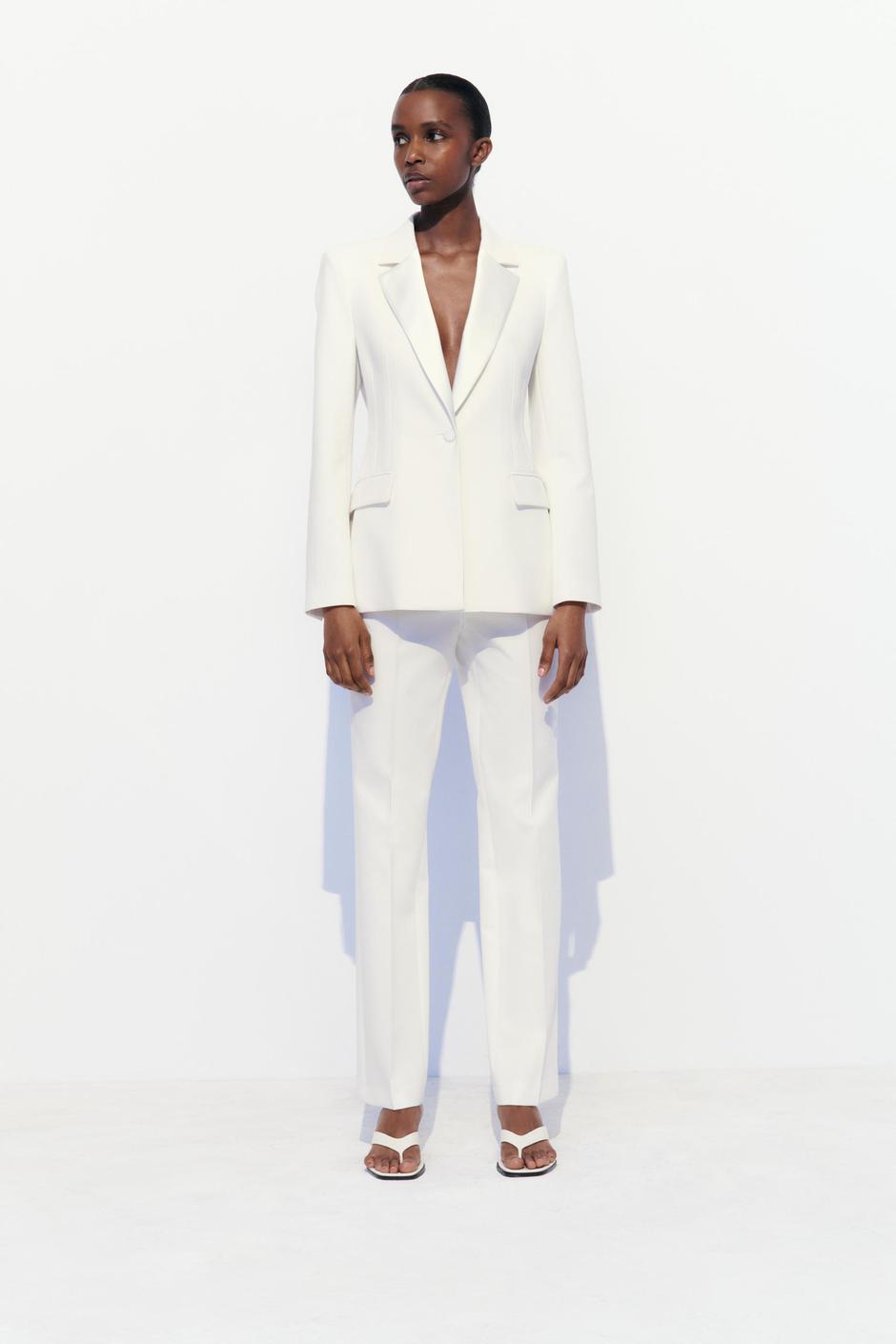 Foto: Zara, bijelo odijelo ( sako 55,95 eura, hlače 35,95 eura) | Autor: Zara