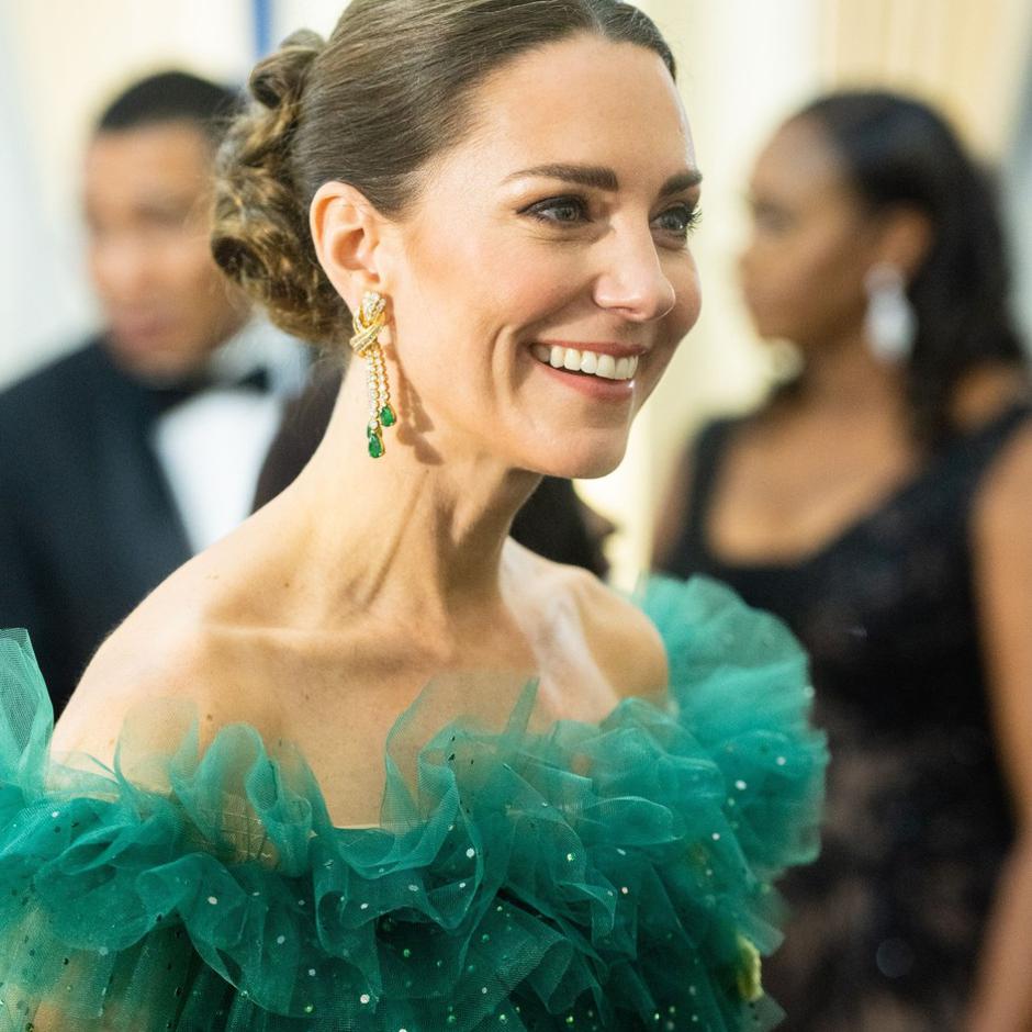 U svjetlucavoj smaragdnoj haljini Kate Middleton usitinu je zasjala poput buduće kraljice | Autor: profimedia