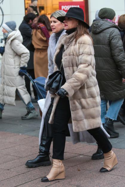 Špica se pretvorila u reviju bundi, toliko Hrvatica ih nosi. Kratke, duge, od umjetnog krzna i pokoja prava