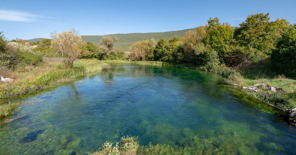 Kamo na izlet za ljetnih vrućina? Najosvježavajuća ideja je prozirnim kajakom po prelijepoj Gackoj