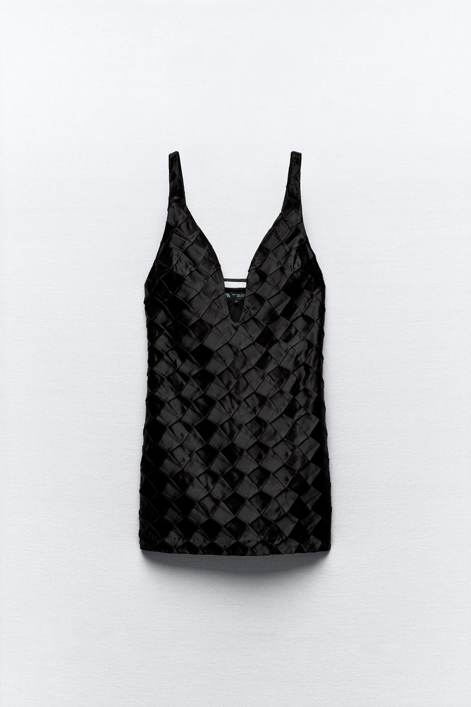 Foto: Zara, mini crna haljina s izrezom | Autor: 