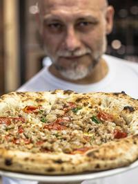 U napuljskoj pizzeriji 'I Masanielli' Francesca Martuccija poslužuje se službeno najbolja pizza na svijetu