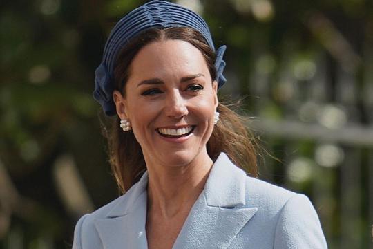 Kate Middleton svojim je kombinacijama često odala počast princezi Diani noseći slične komade