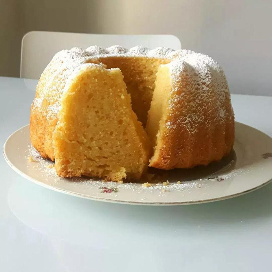 Foto: Instagram @kuchenundco, torta s likerom od jaja | Autor: Instagram @kuchenundco