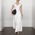 FOTO:  Bijele prozračne haljine su osnovni komad svakog ormara tijekom ljeta
