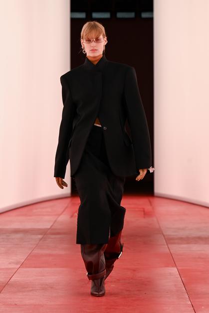 FOTO Na spektakularnom događanju u Londonu H&M predstavio je kolekciju za jesen i zimu. Pogledaj!