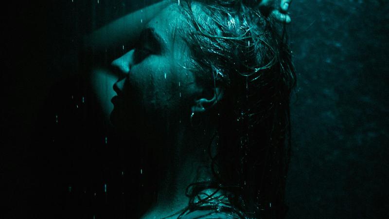 &Scaron;to se krije iza novog wellness trenda 'dark showering'? Za&scaron;to se tu&scaron;iramo u mraku?