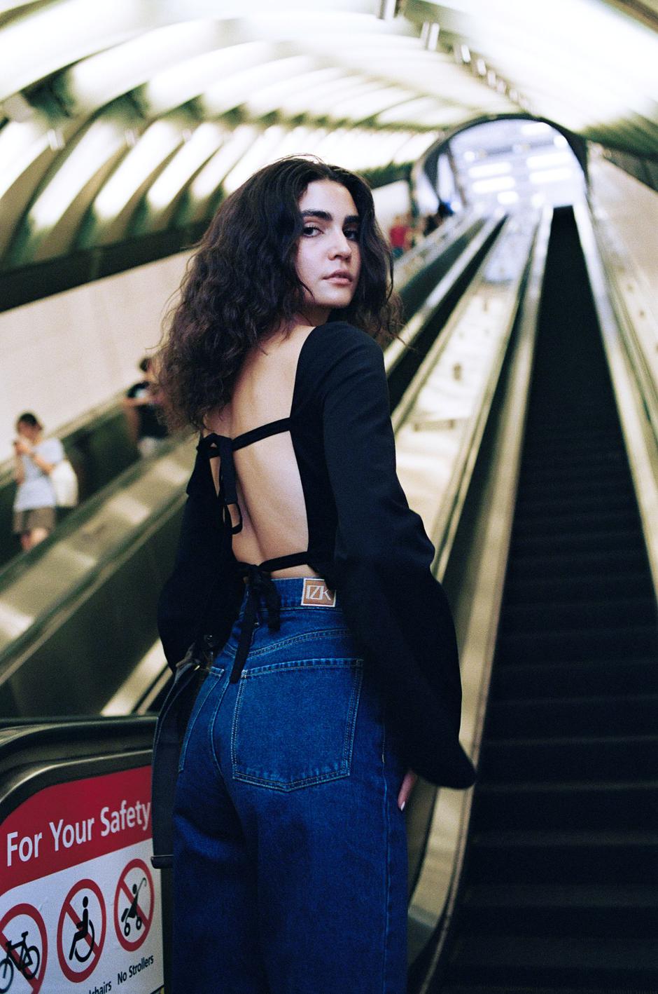  | Autor: Phoenix Johnson / Izakova