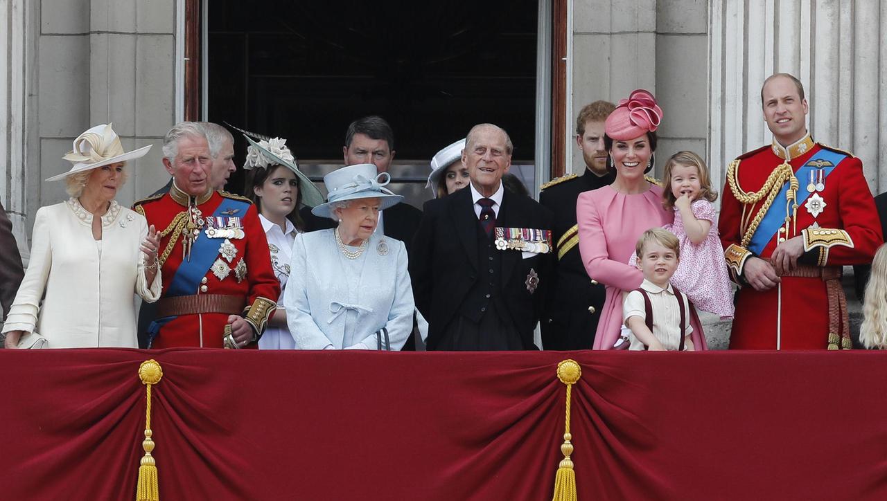 Kraljevska obitelj na balkonu Buckinghamske palače