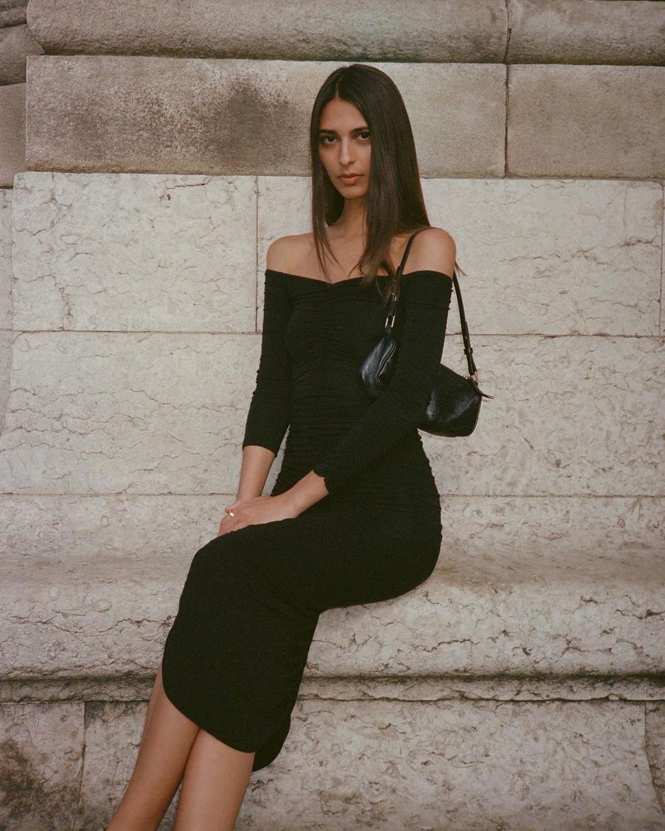 haljina spuštenih ramena | Autor: Instagram @salome.mory