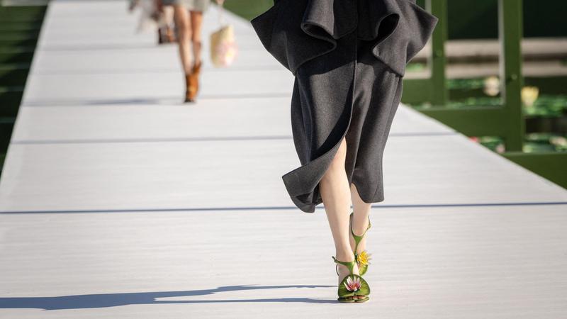 Sandale u punom cvatu: zaboravi minimalizam, ovog ljeta na stopalima nosimo prava umjetni&ccaron;ka djela