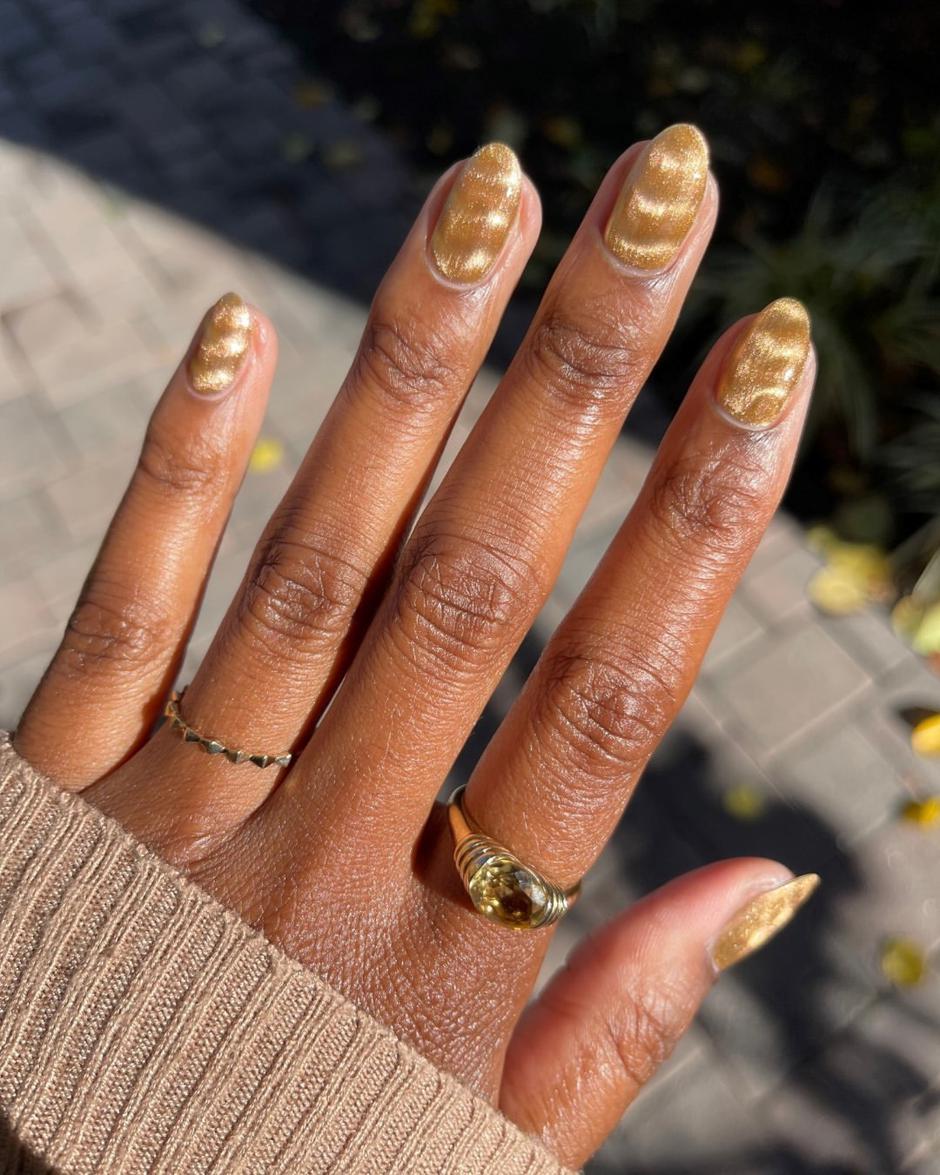 zlatni nokti | Autor: Instagram @nailsinc