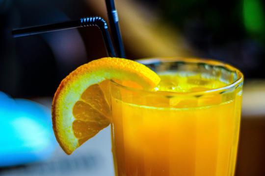 Voćni džin tonik s mandarinama