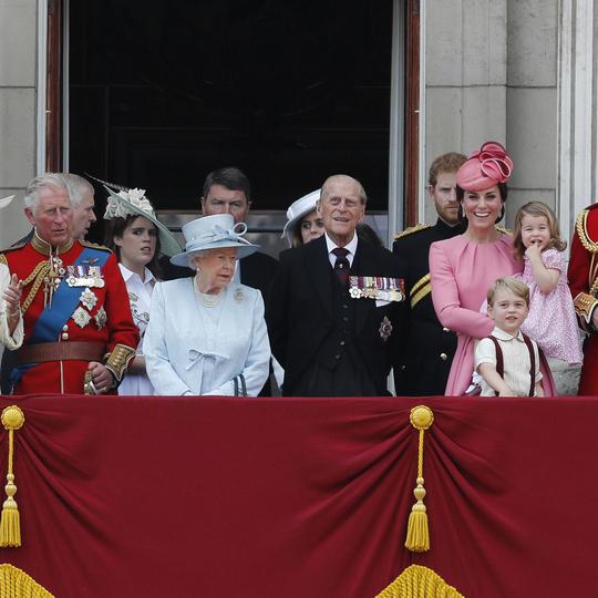 Kraljevska obitelj na balkonu Buckinghamske palače