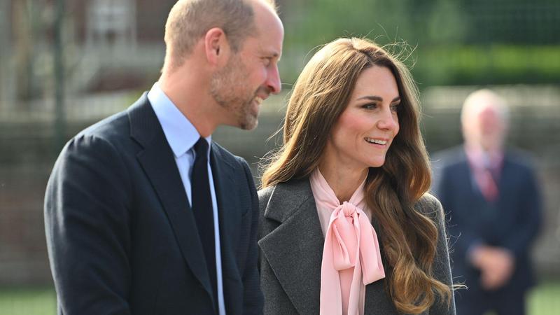 Princ William i princeza Kate su objavili svoju bo&zcaron;i&cacute;nu &ccaron;estitku - izgleda da su &scaron;tedjeli na fotografu