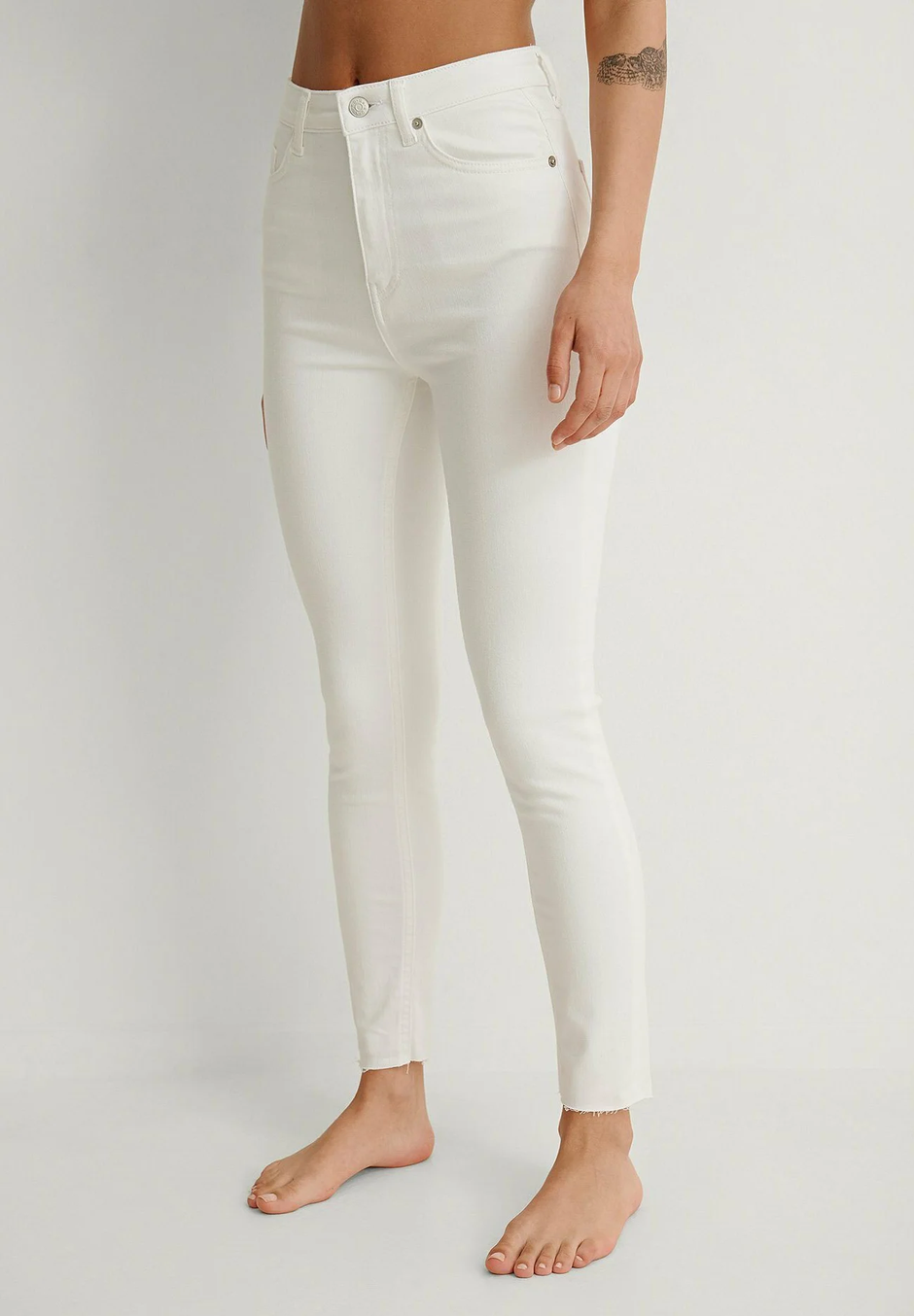 Foto: Zalando/ NA-KD, bijele traperice skinny (19,98 eura) | Autor: 