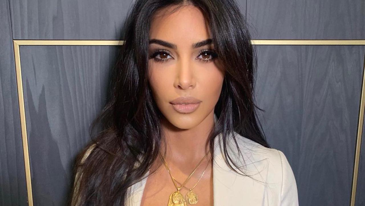 Kim Kardashian nosi zavjesa šiške