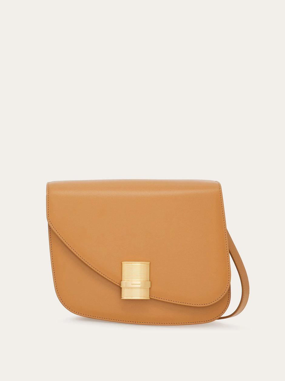 minimalistička torba | Autor: Ferragamo