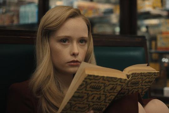 Suzanna Son kao Adeline Watkins