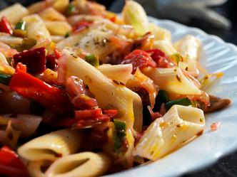 Mediteranska salata s tjesteninom