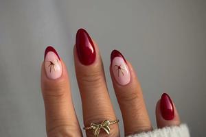 FOTO: Blagdanske manikure ne moraju biti prenapadne, ovih 15 moglo bi se svidjeti i minimalisticama