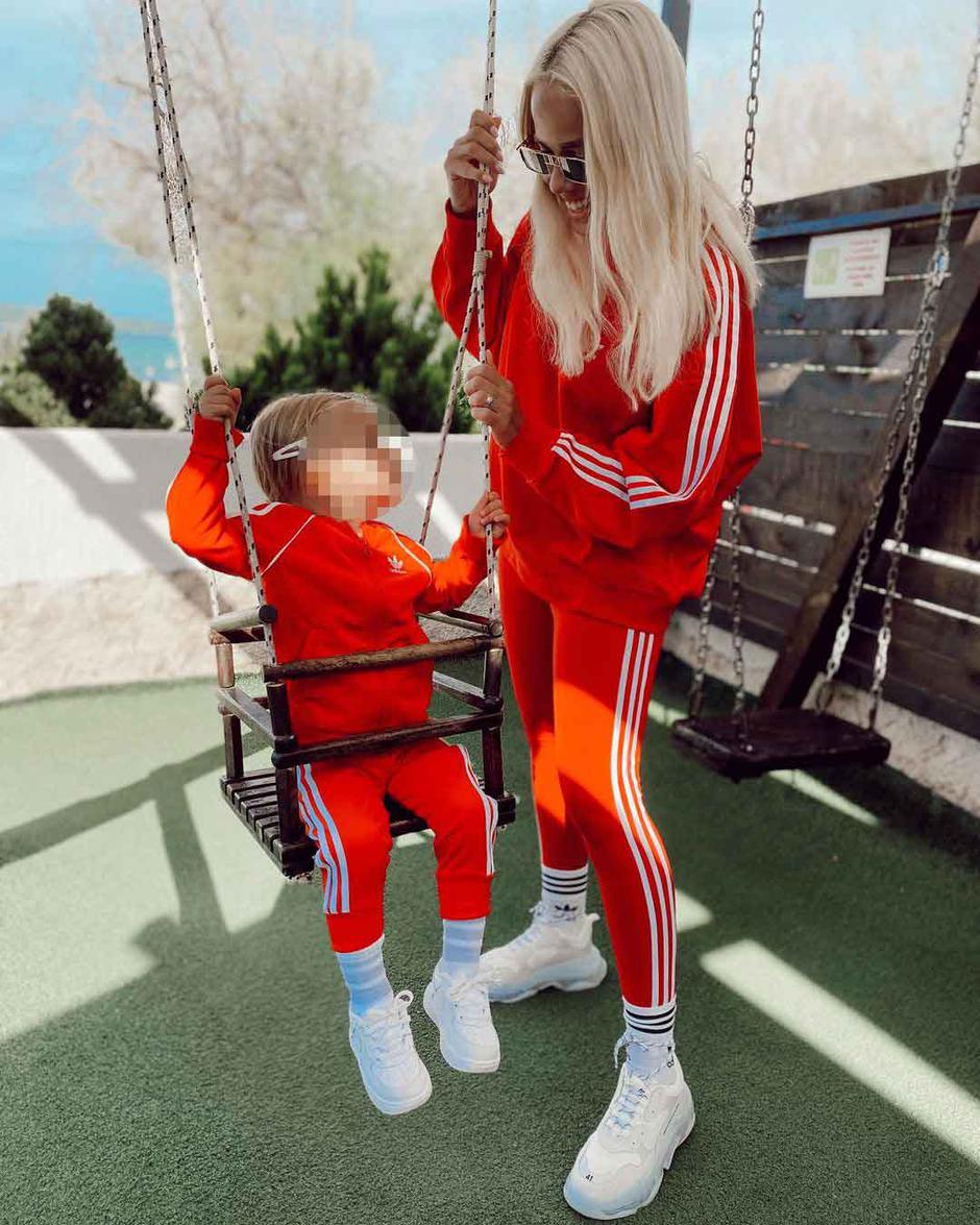 Antonija Sandrić i kći nose iste trenerke | Autor: Instagram/@marianne_theodorsen