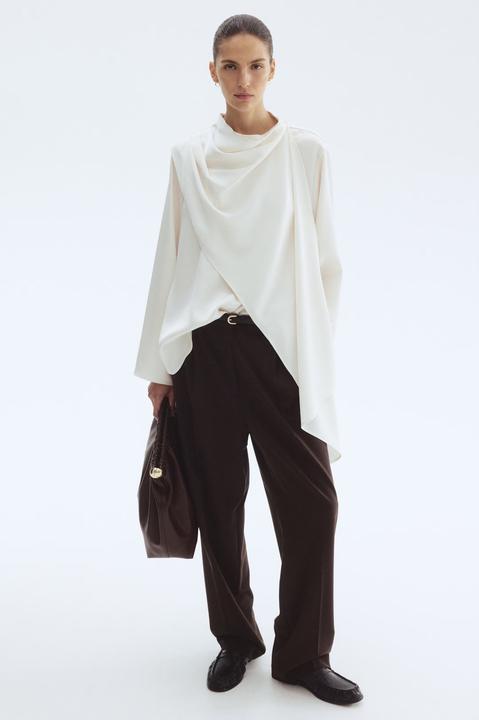 FOTO: Satenske bluze i košulje posebno su elegantne, ovih 15 modela dodajemo u ormar