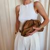 Rosie Huntington-Whiteley i Bottega Veneta torbica