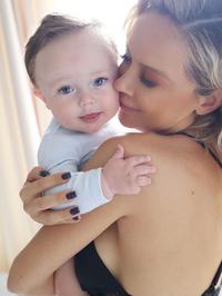 Maja Šuput sve raznježila novom fotkom sa sinčićem: "Koliko pusa je dozvoljeno na dan, jer ja ću ga pojesti?"