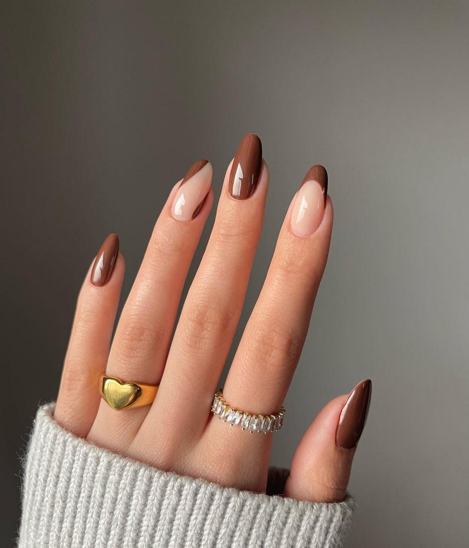 čokoladni nokti | Autor: Instagram @heluviee