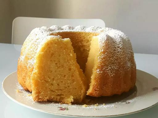 Foto: Instagram @kuchenundco, torta s likerom od jaja