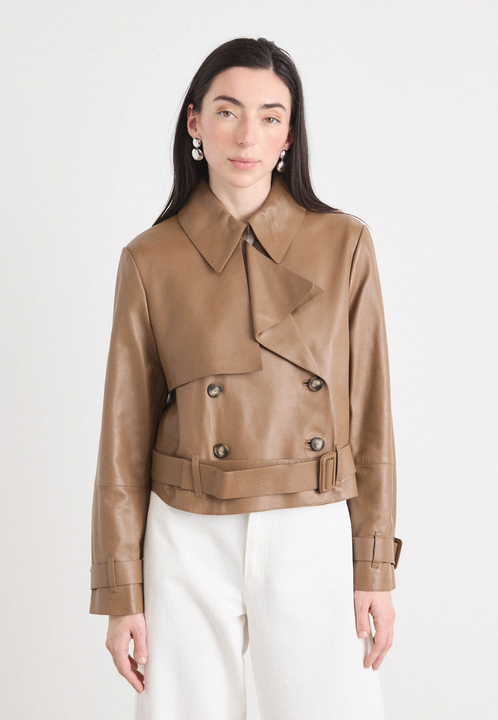 FOTO: Najvažnija je boja! Smeđe jakne, od bilo kojeg materijala su najjači trend, evo svih nijansi