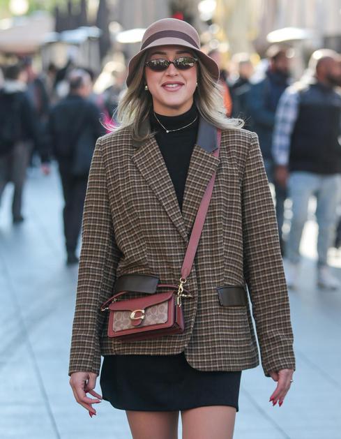 FOTO:  Prema djevojkama sa špice, crna torba odlazi u zaborav i mijenja je ona u smeđoj boji