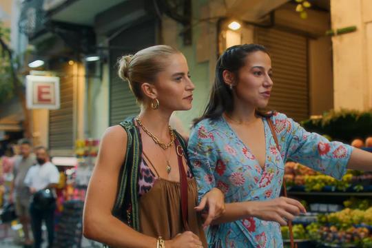 Caro Daur u filmu She Said Maybe