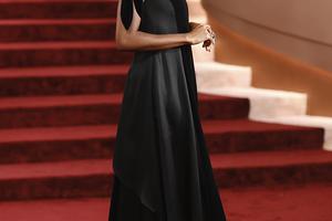 Ove su dame u Chanelu prošetale crvenim tepihom Zlatnog globusa. Koja je haljina najljepša?