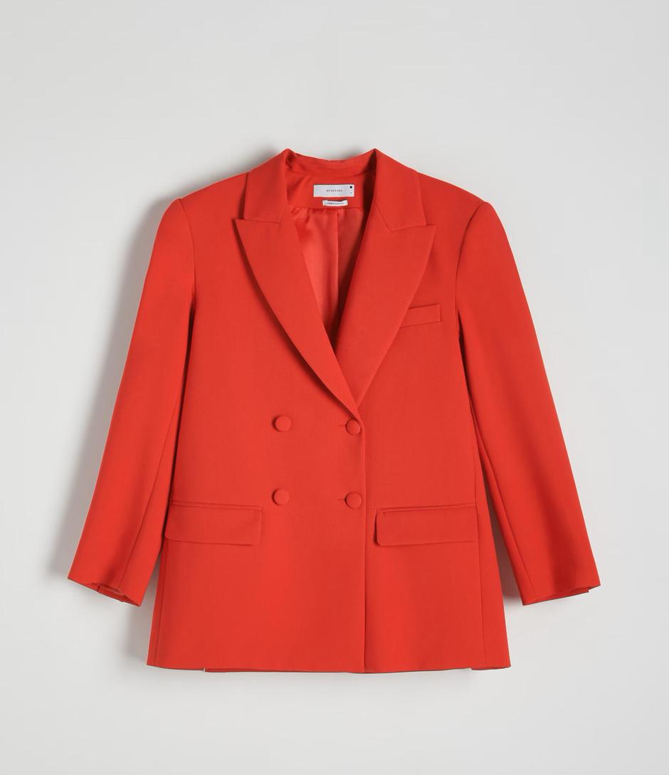 Foto: Reserved, crveni blejzer od odijela (69, 99 eura) | Autor: Reserved