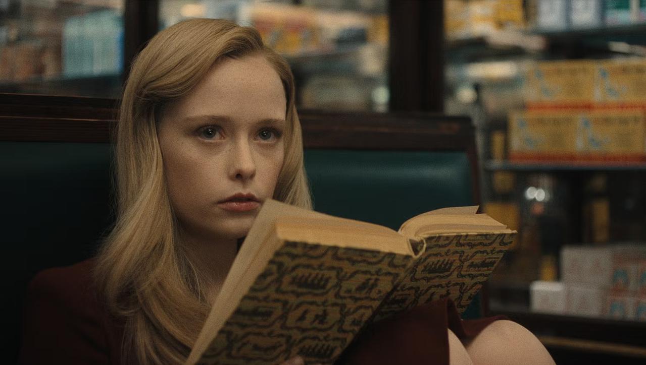 Suzanna Son kao Adeline Watkins