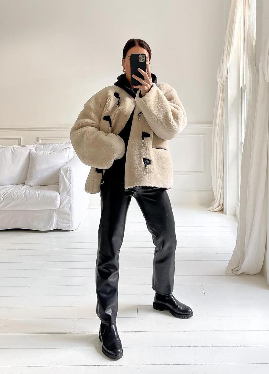 Toteme jakna od krzna | Autor: Instagram@jessicaskye