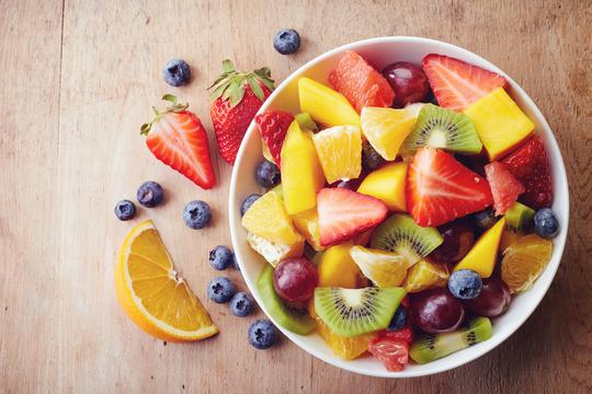 Voće je idealan saveznik u borbi s kilogramima, donosimo ti trik kako još više smršaviti jedeći - voćne salate